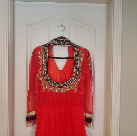 Anarkali suit - Picture 2 of 3